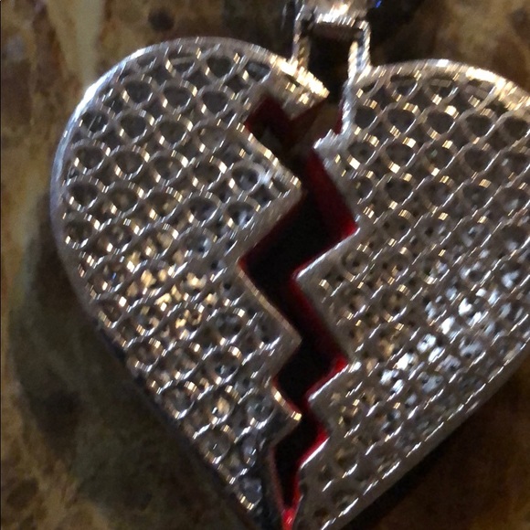 Iced out broken heart pendant - Picture 4 of 5